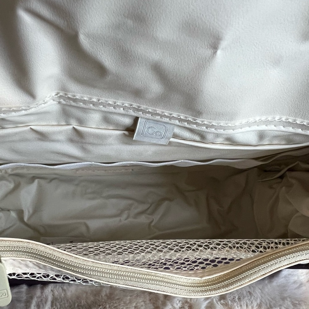 GO HANGING TOILETRY ZIPPERED BAG - Picture 8 of 10